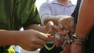 Ghen tuông, người đàn ông đuổi chém người tình